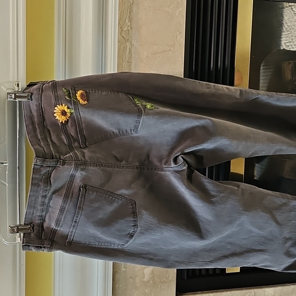 Talbots Flawless Slim Ankle Jeans Size 14. Hand Embroided Sunflowers